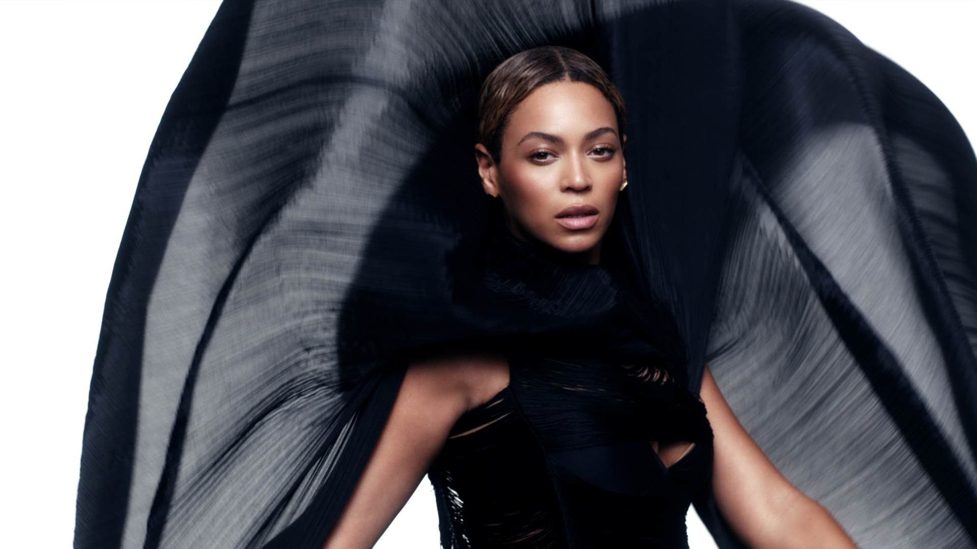 Beyoncé Makes History With Fifth No.1 Album - Celebrity Bug